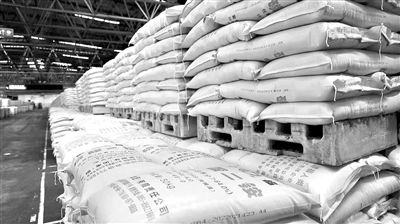 春耕時節訪磷肥 破解“用的喊貴、賣的喊虧”市場困局